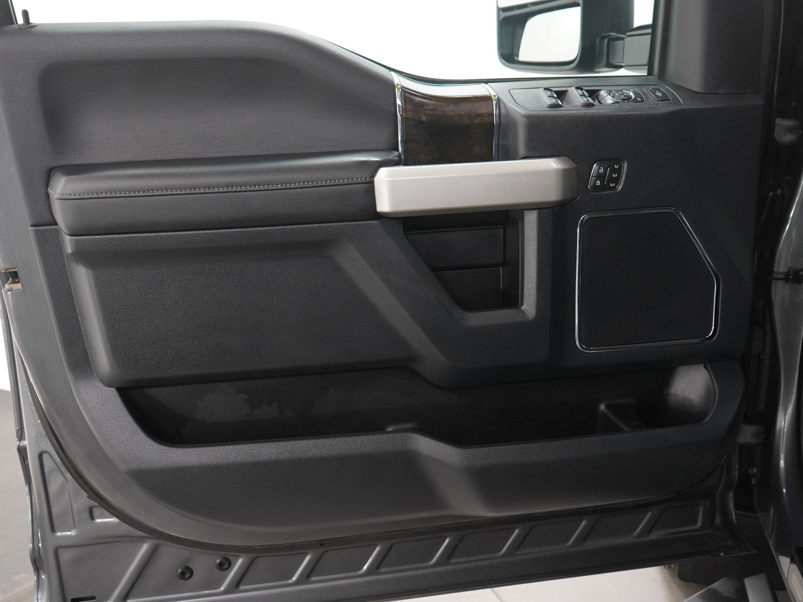 Used 2022 Ford F250 Lariat w/ Black Appearance Package image 22