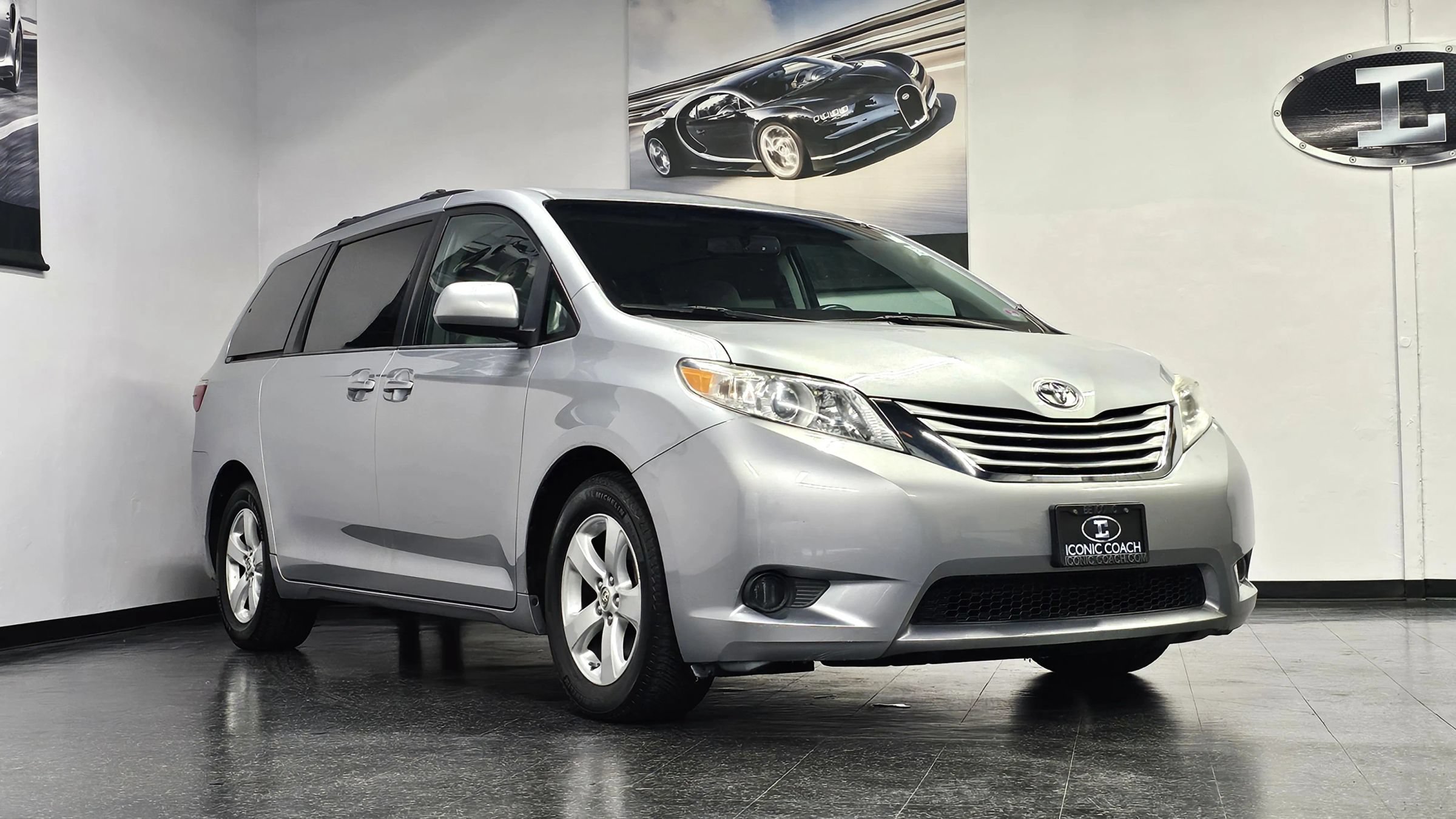 Used 2016 Toyota Sienna LE FWD image 3
