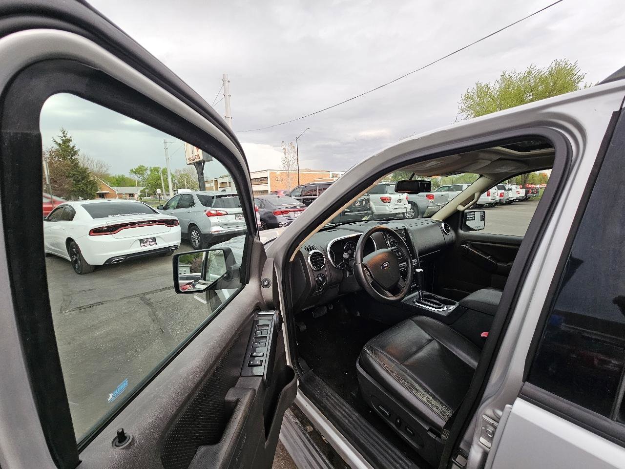 Used 2010 Ford Explorer XLT AWD/4WD image 18