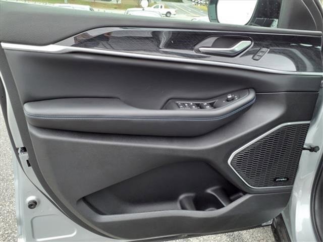 New 2022 Jeep Grand Cherokee Trailhawk w/ Advanced Protech Group II image 12