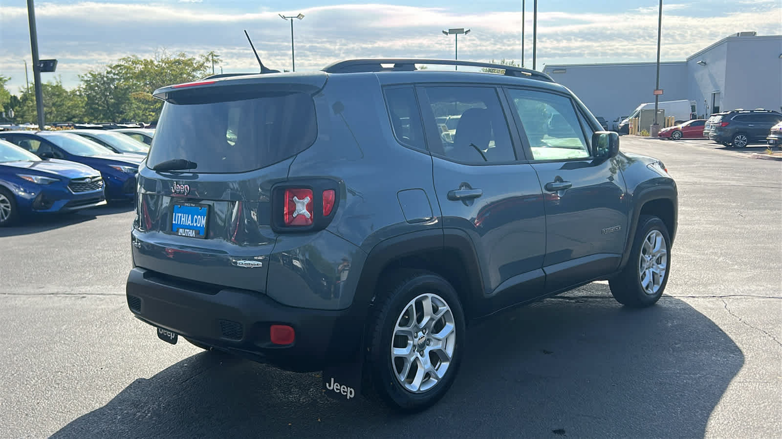 Used 2017 Jeep Renegade Latitude AWD/4WD image 5