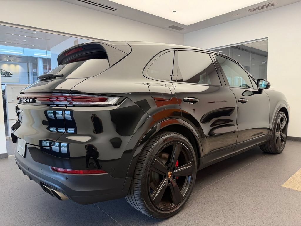 Used 2025 Porsche Cayenne S AWD/4WD image 6