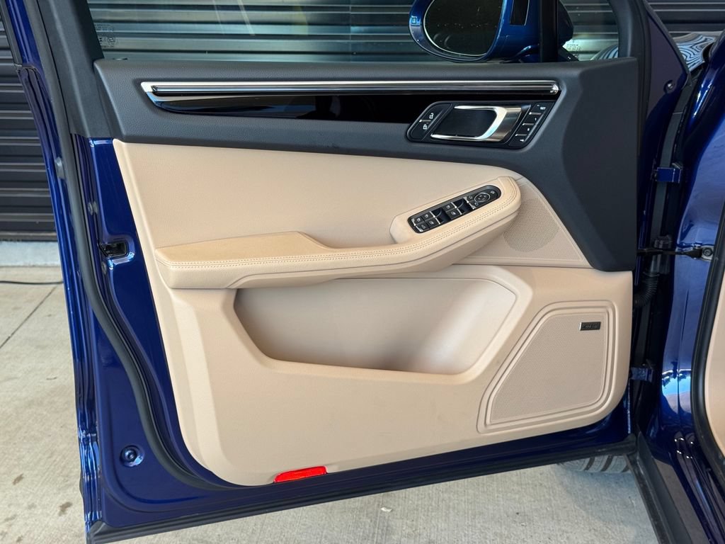 Certified 2026 Porsche Macan AWD/4WD image 33