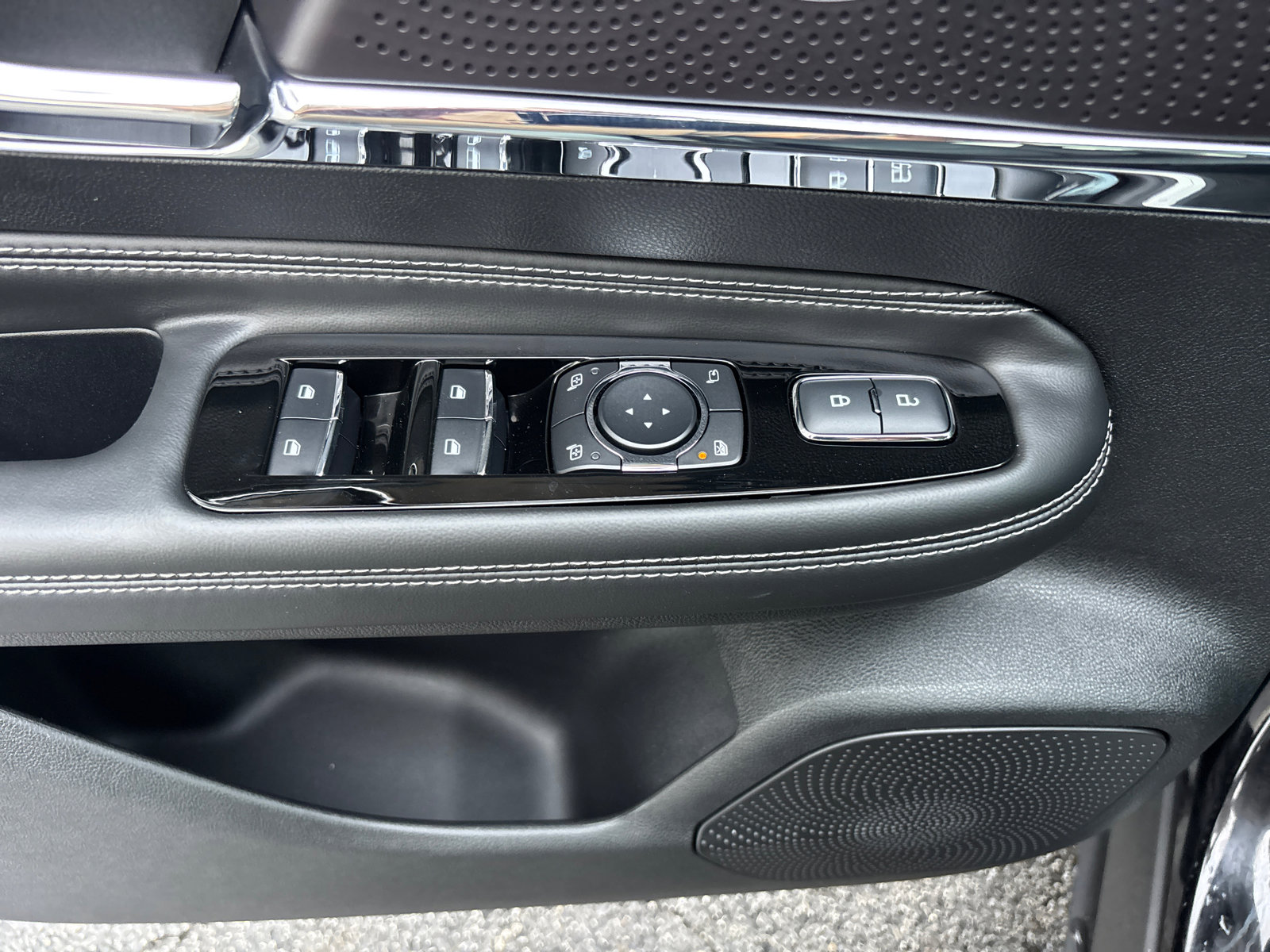 New 2025 Lincoln Corsair Reserve image 13