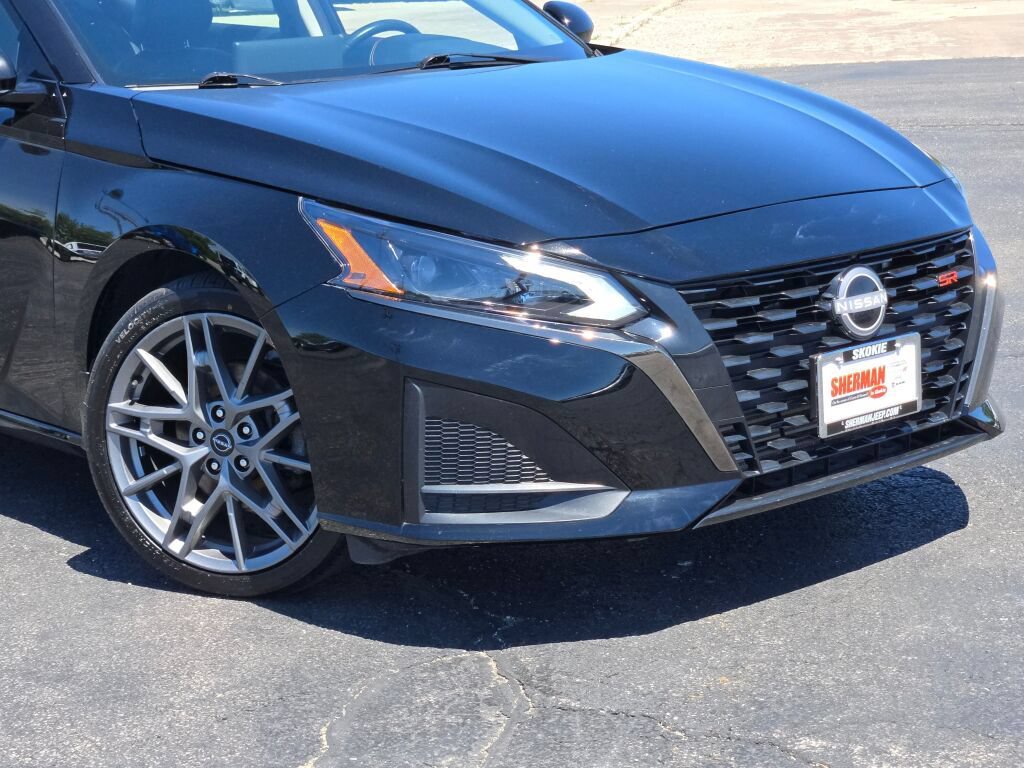 Used 2023 Nissan Altima 2.0 SR FWD image 2