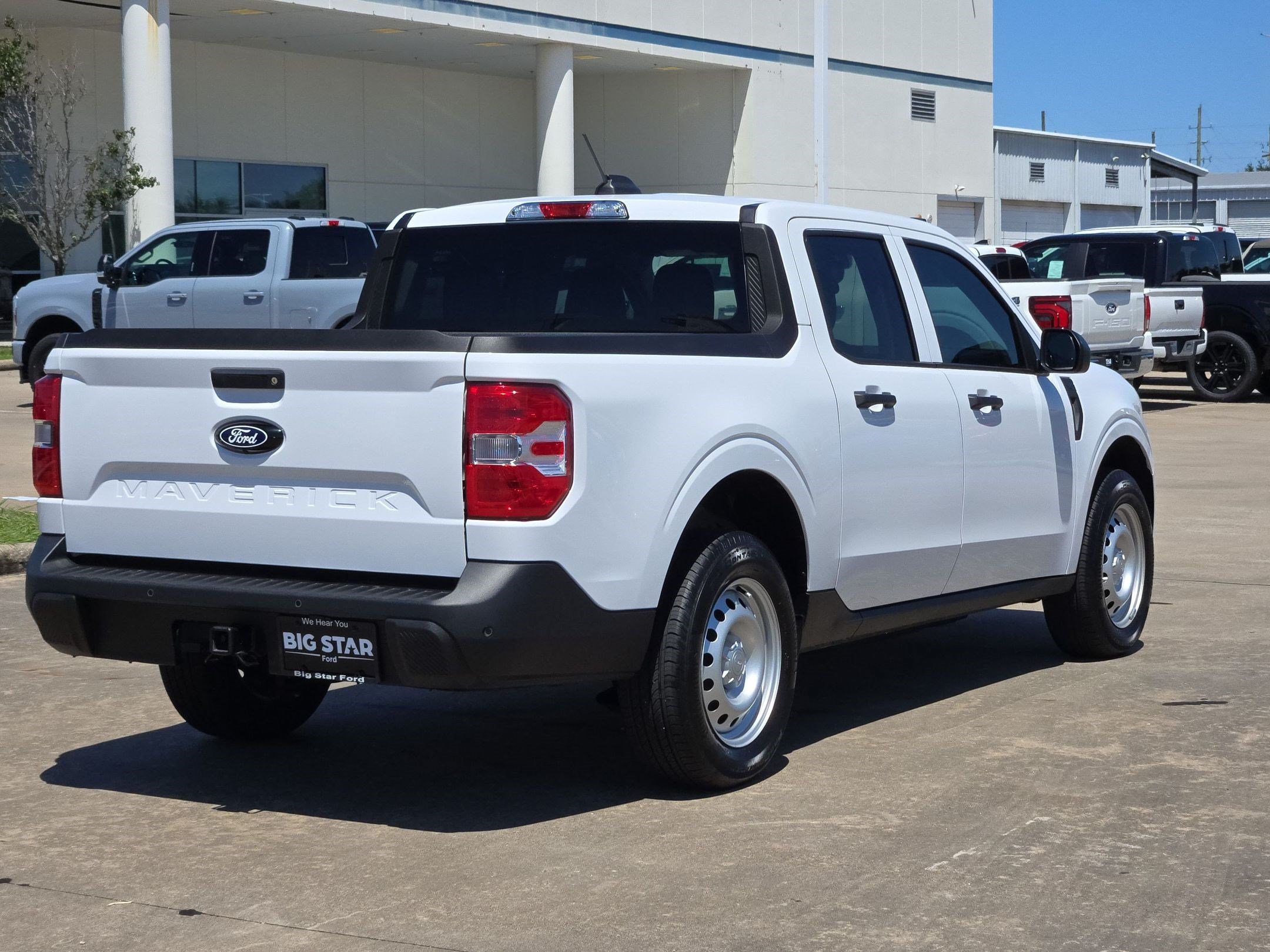 Used 2025 Ford Maverick XL FWD image 3