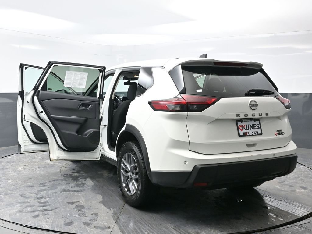 Used 2024 Nissan Rogue S image 60