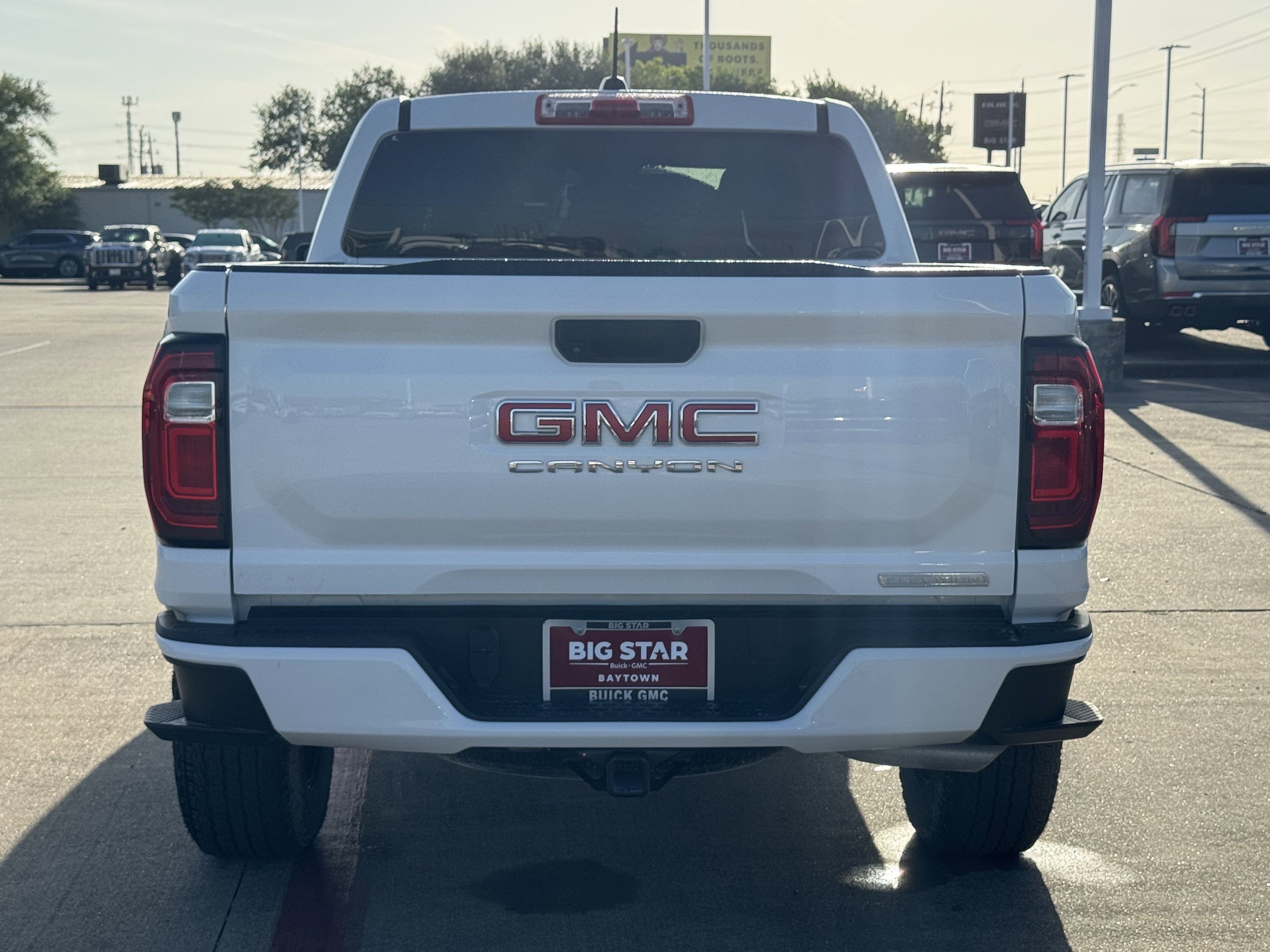 Used 2023 GMC Canyon Elevation w/ Trailering Package image 9
