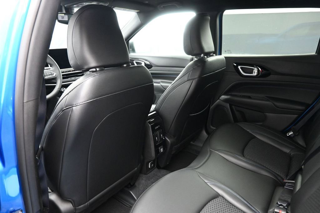 New 2026 Jeep Compass Latitude AWD/4WD image 15