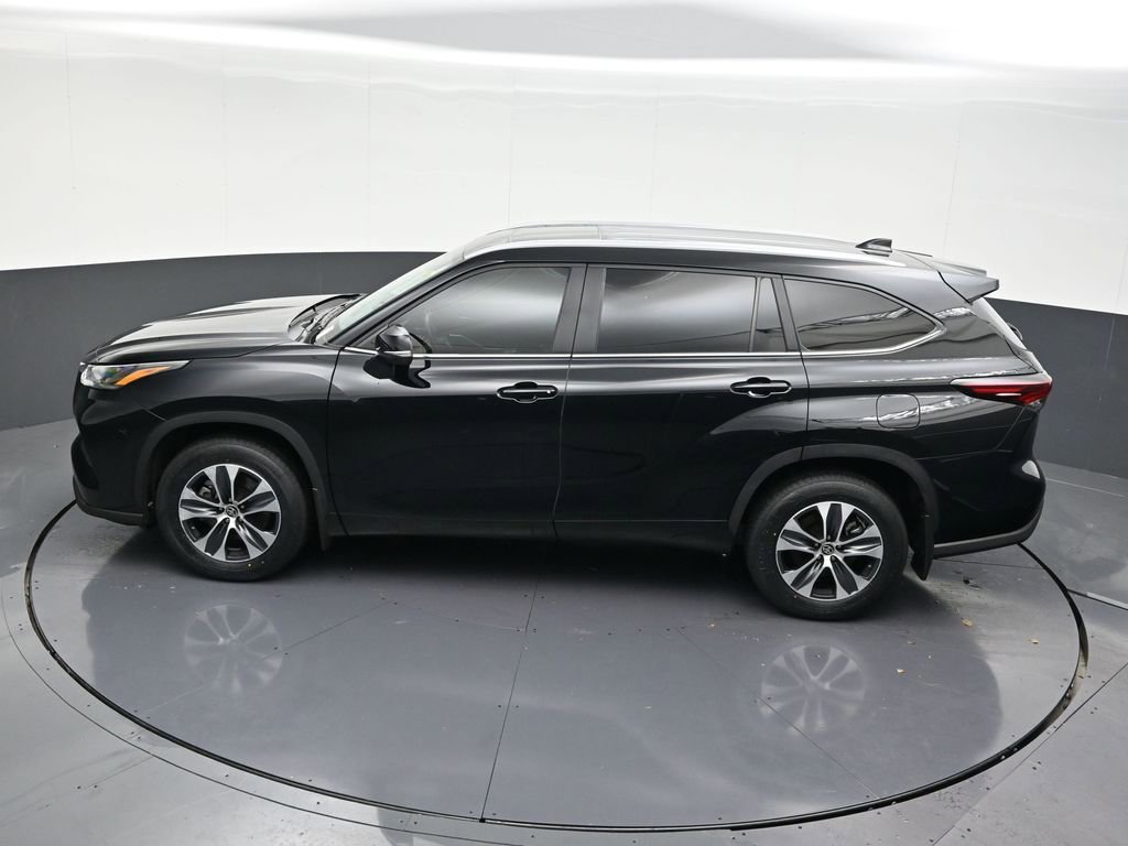 Used 2024 Toyota Highlander XLE image 17