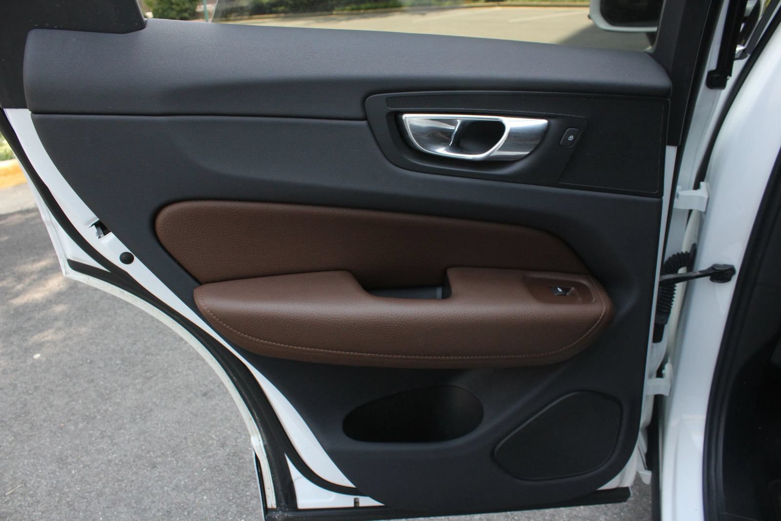 Used 2019 Volvo XC60 T5 Momentum w/ Multimedia Package AWD/4WD image 21