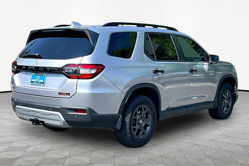 Certified 2025 Honda Pilot TrailSport image 5