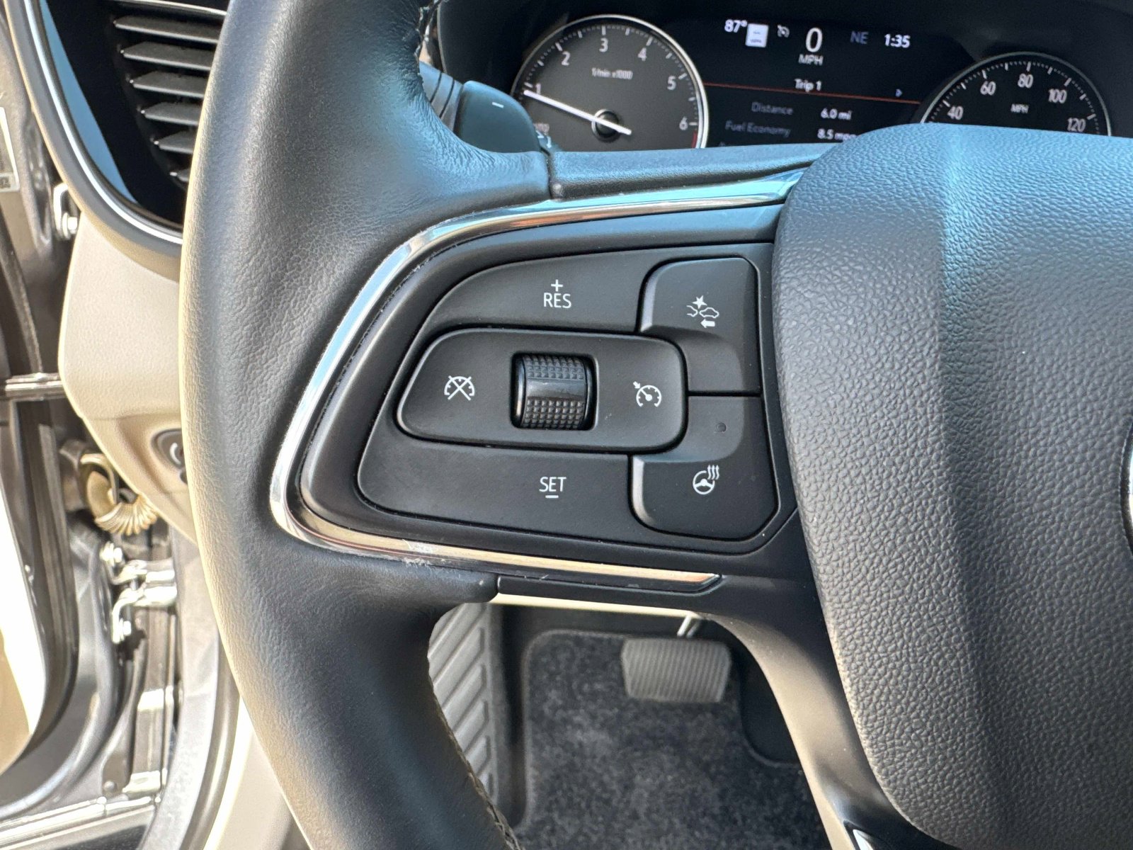 Used 2022 Buick Envision Avenir w/ Technology Package II image 32