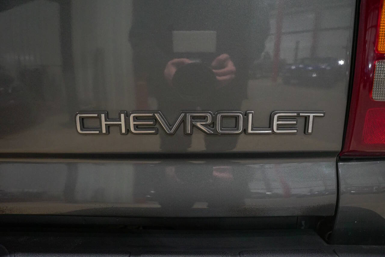Used 1999 Chevrolet Silverado 1500 LS w/ Firm Ride Suspension Pkg AWD/4WD image 26