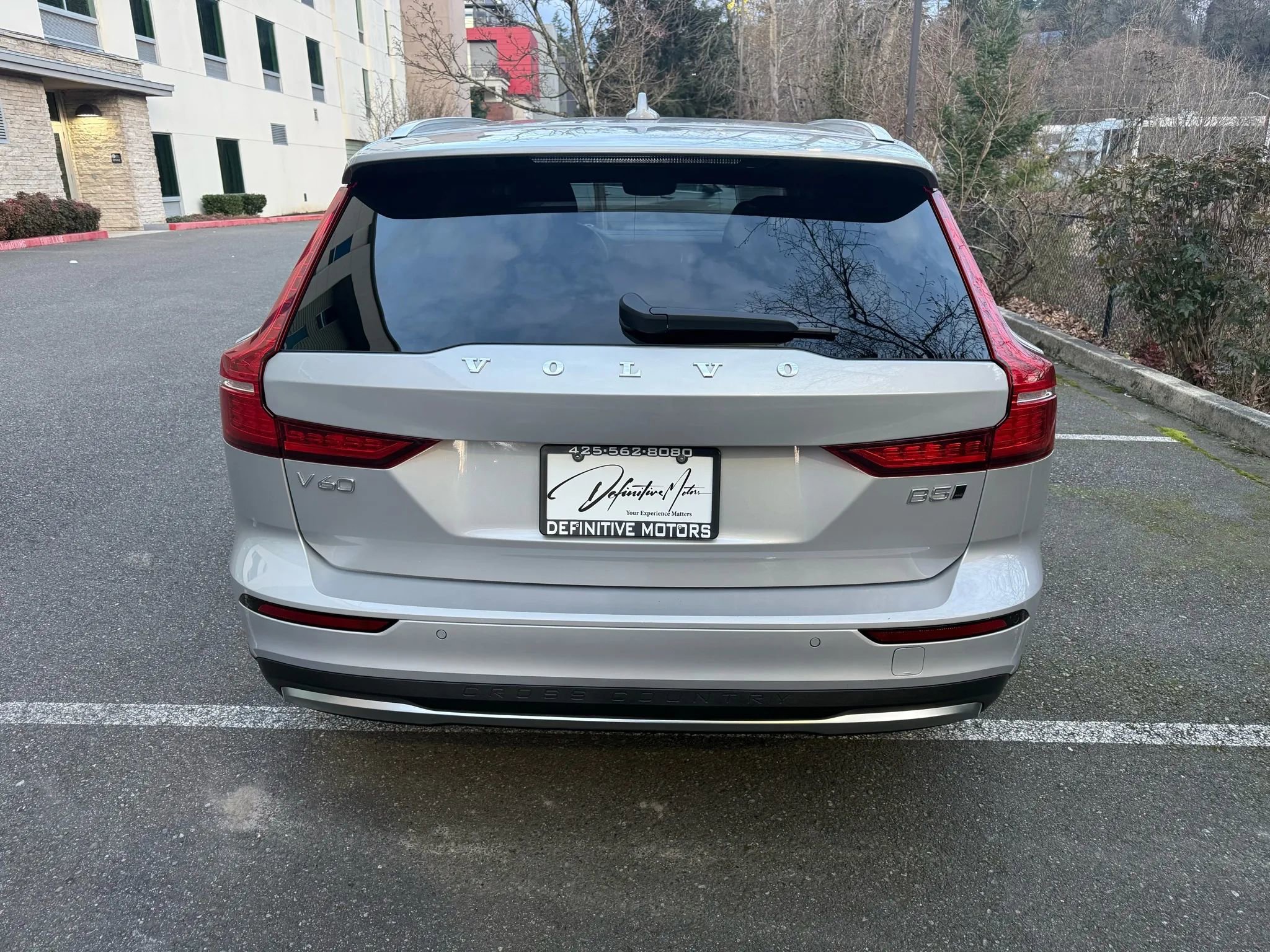 Used 2025 Volvo V60 B5 Cross Country Plus image 4