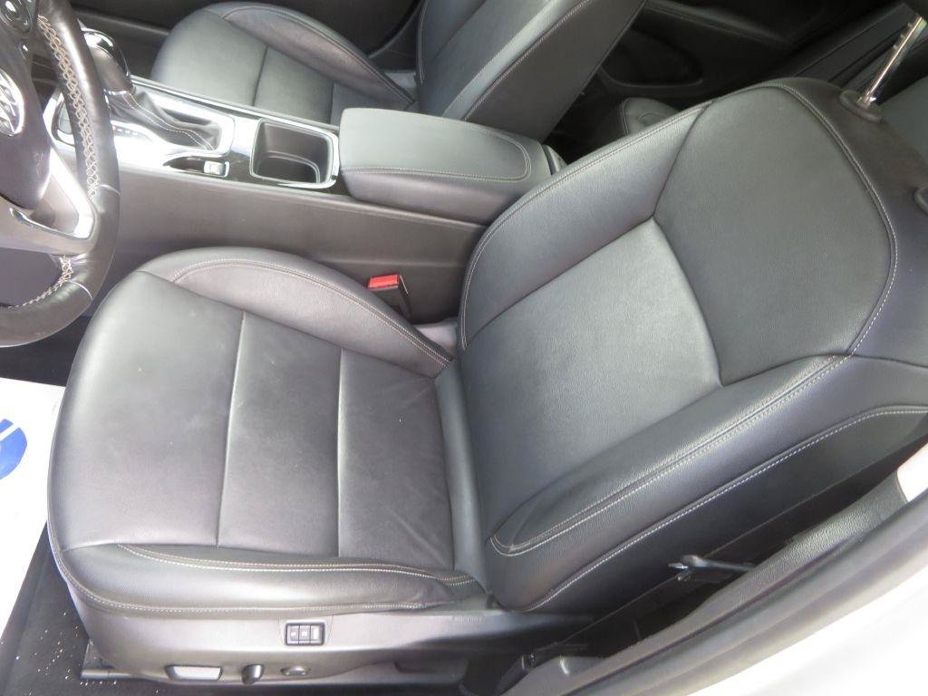 Used 2018 Buick Regal Essence w/ Driver Confidence Package #1 AWD/4WD image 21