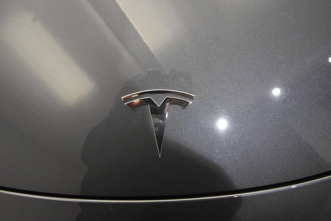 Used 2023 Tesla Model 3 Standard Range image 9