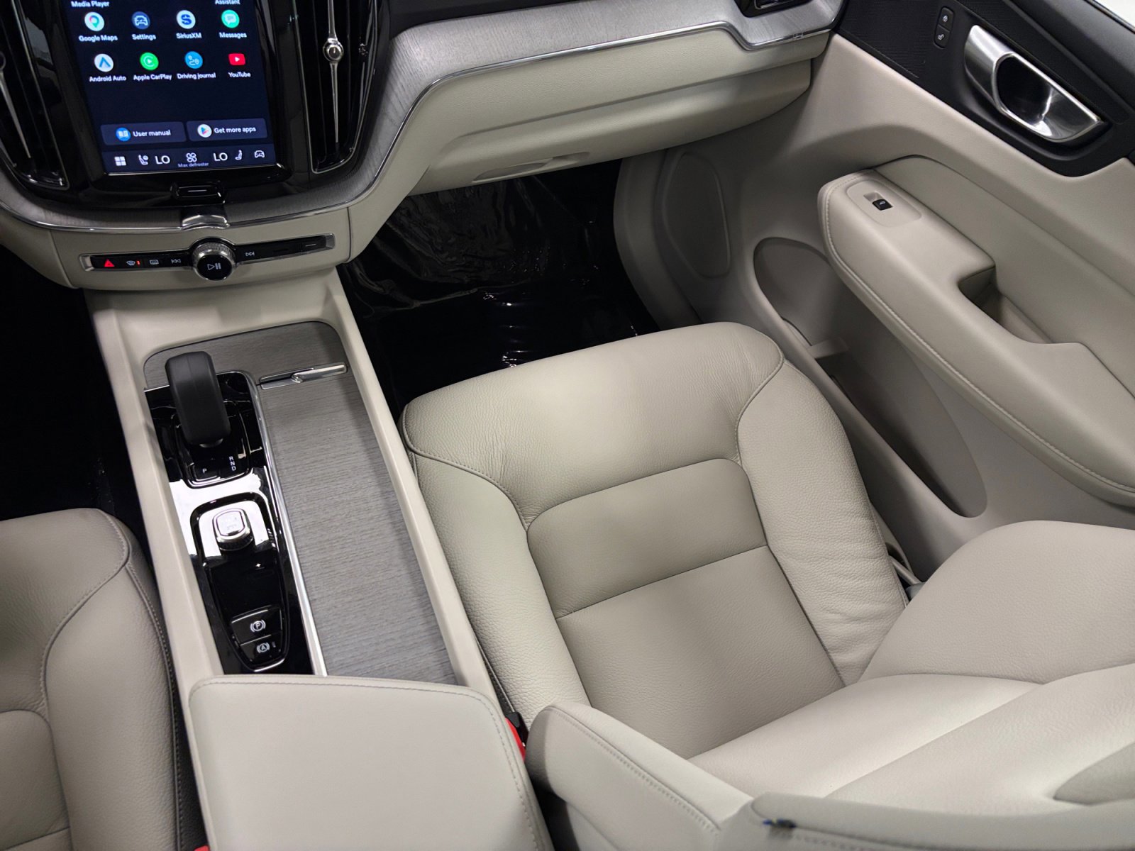 Used 2024 Volvo XC60 B5 Plus w/ Protection Package Premier AWD/4WD image 17