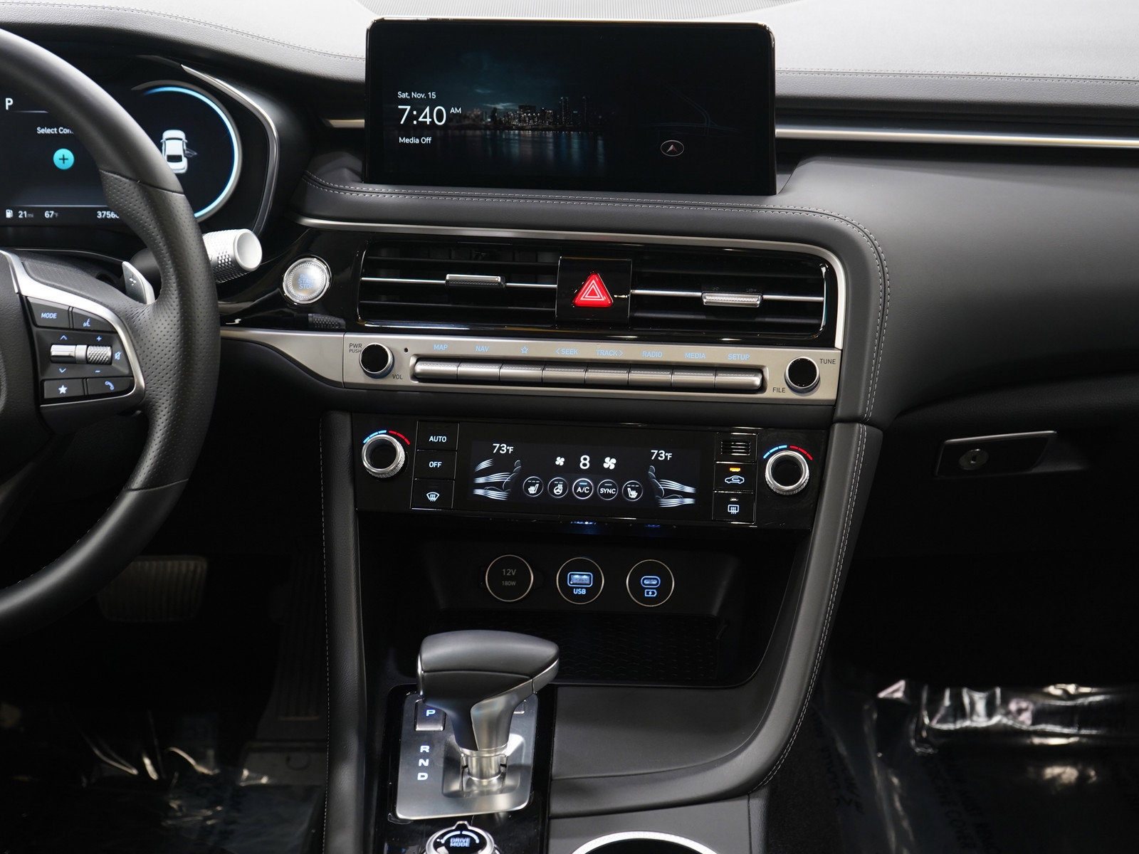 Used 2025 Genesis G70 2.5T image 14