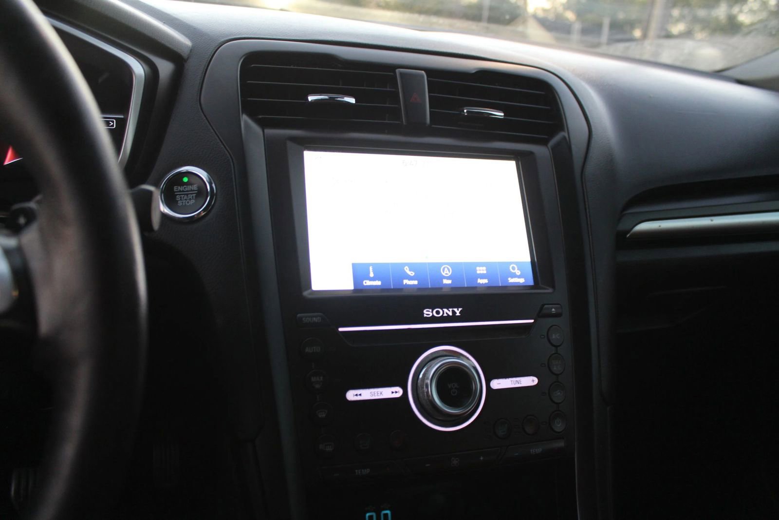 Used 2020 Ford Fusion Titanium FWD image 14