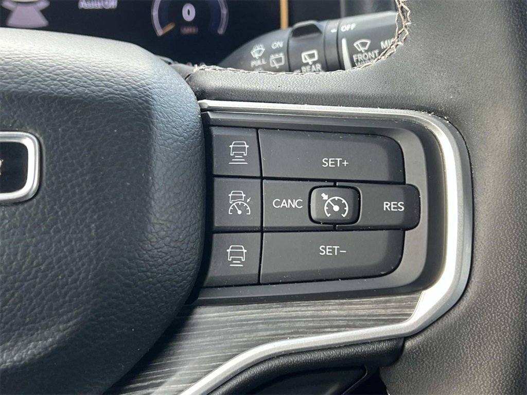 Used 2024 Jeep Wagoneer L Series II w/ Flexible Seating Group image 23