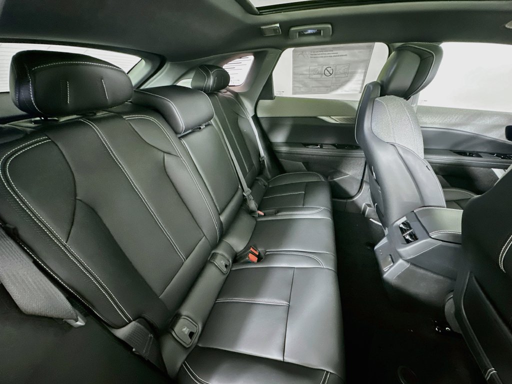 New 2027 Cadillac Optiq Luxury w/ LPO, Floor Liner Package AWD/4WD image 36