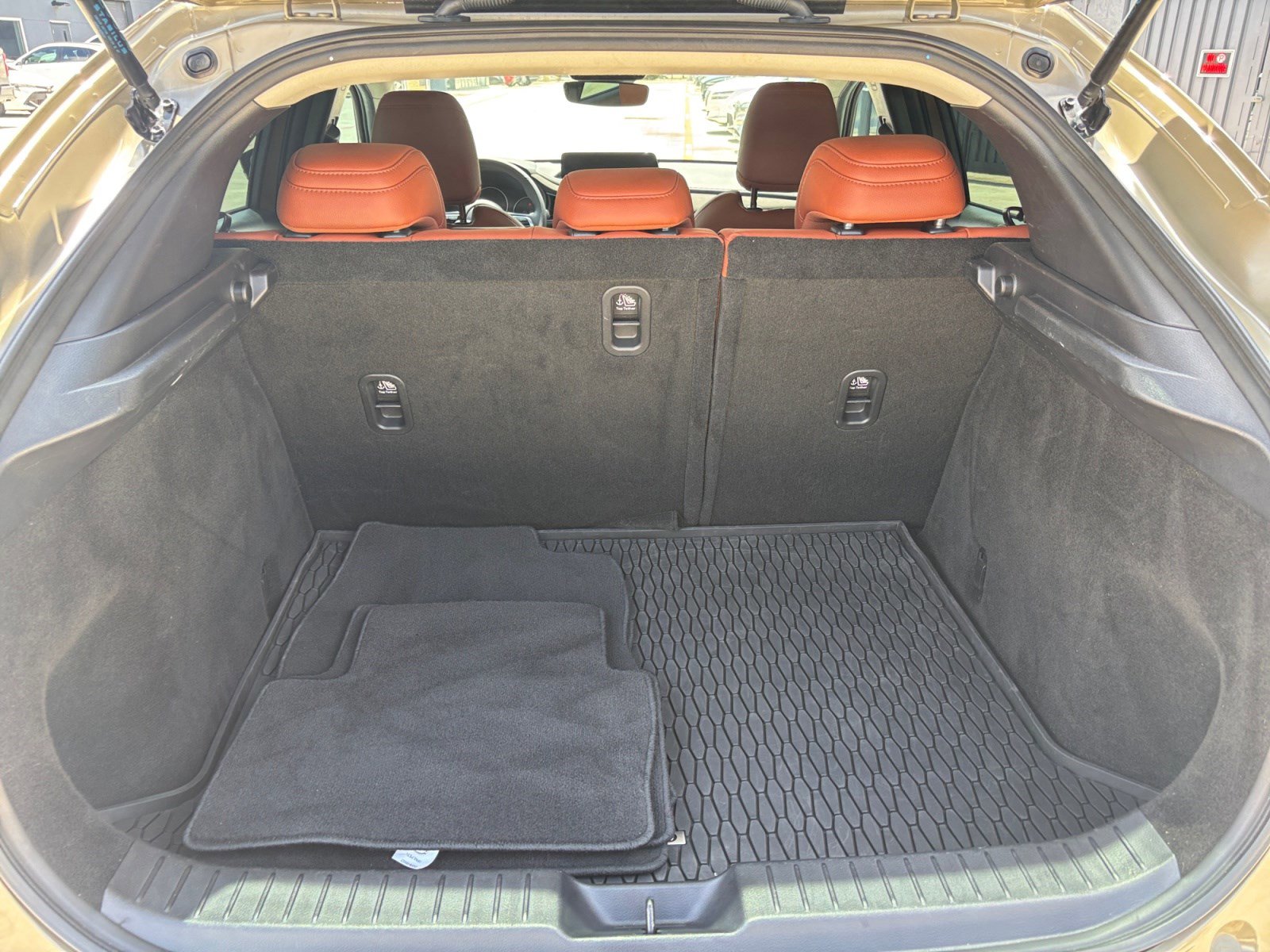 Used 2024 MAZDA CX-30 Carbon image 16