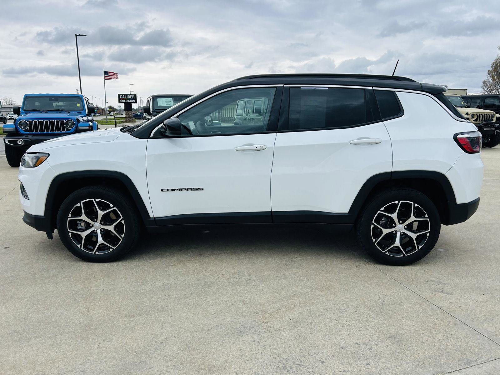 Used 2024 Jeep Compass Limited AWD/4WD image 33