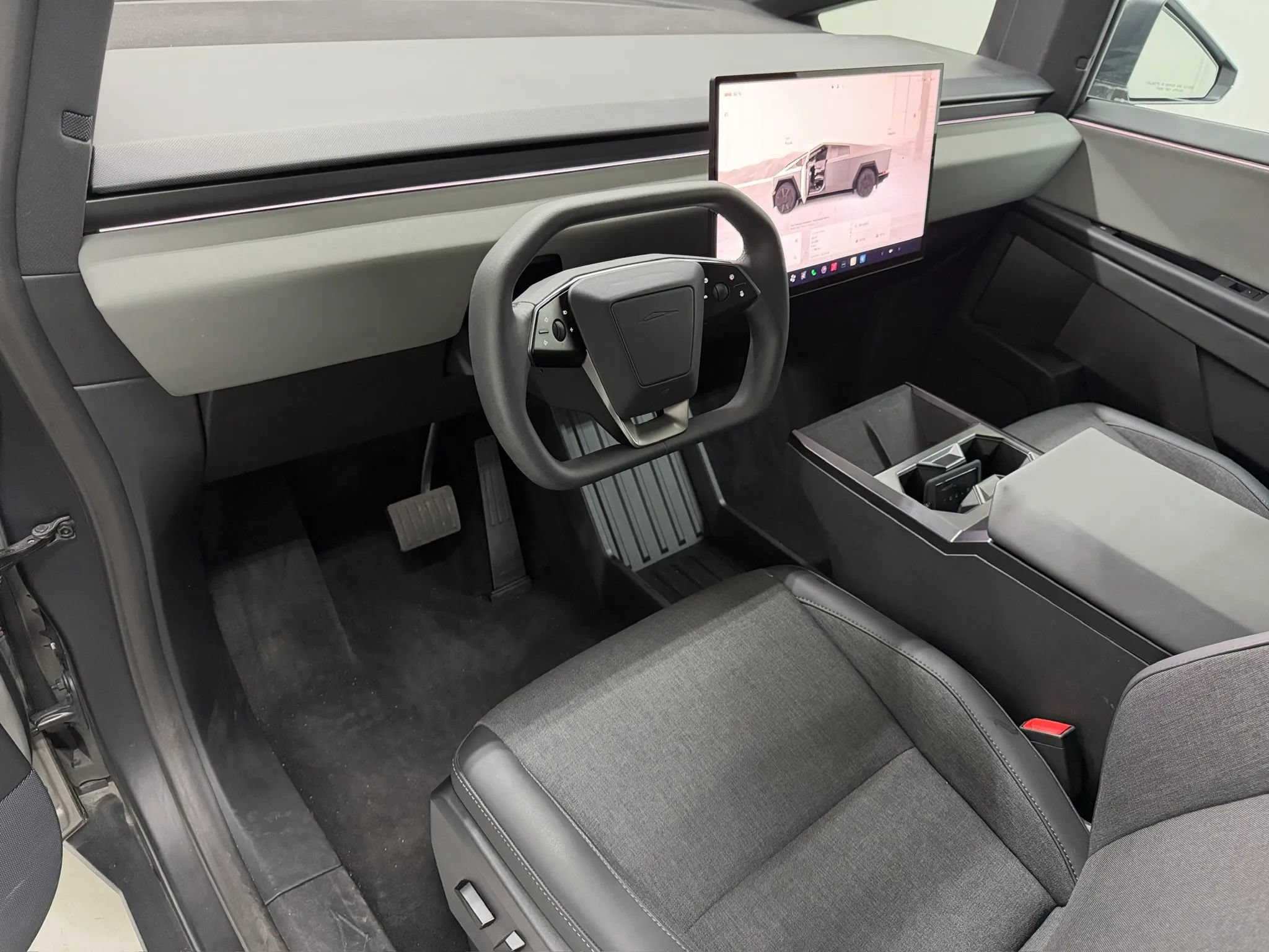 Used 2025 Tesla Cybertruck 2WD Crew Cab image 58