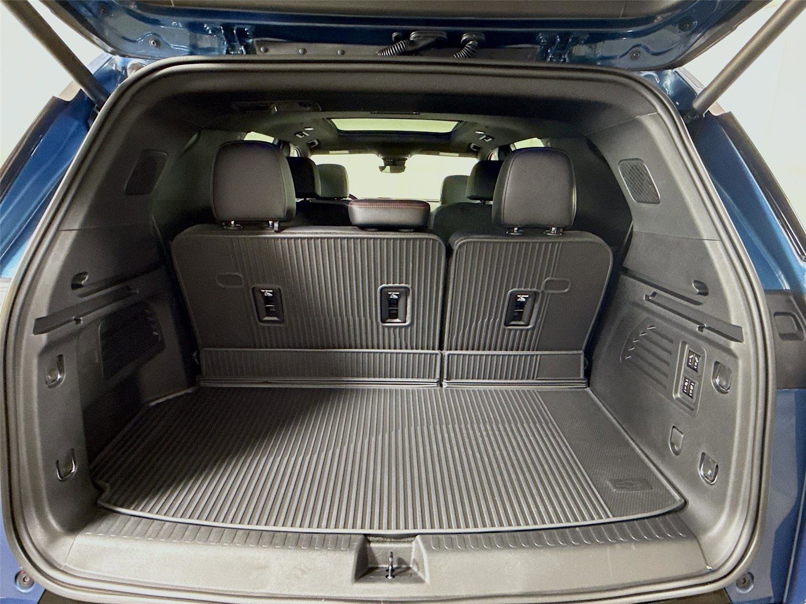 New 2026 Chevrolet Traverse RS w/ LPO, Floor Liner Package AWD/4WD image 21