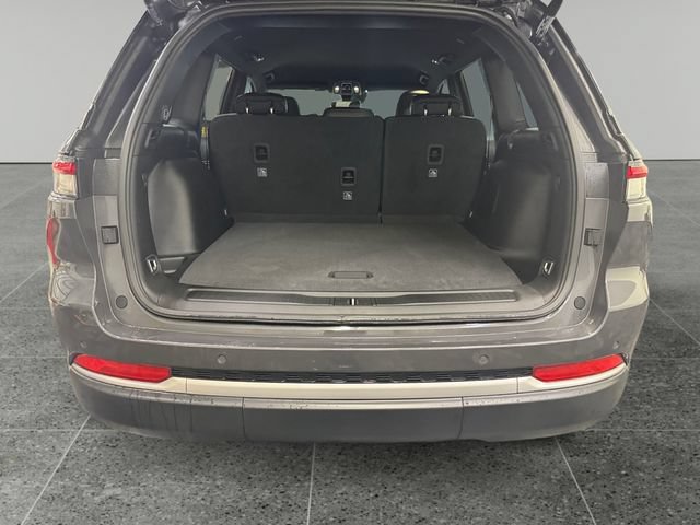 New 2026 Jeep Grand Cherokee Limited w/ Trailer Tow Package AWD/4WD image 16