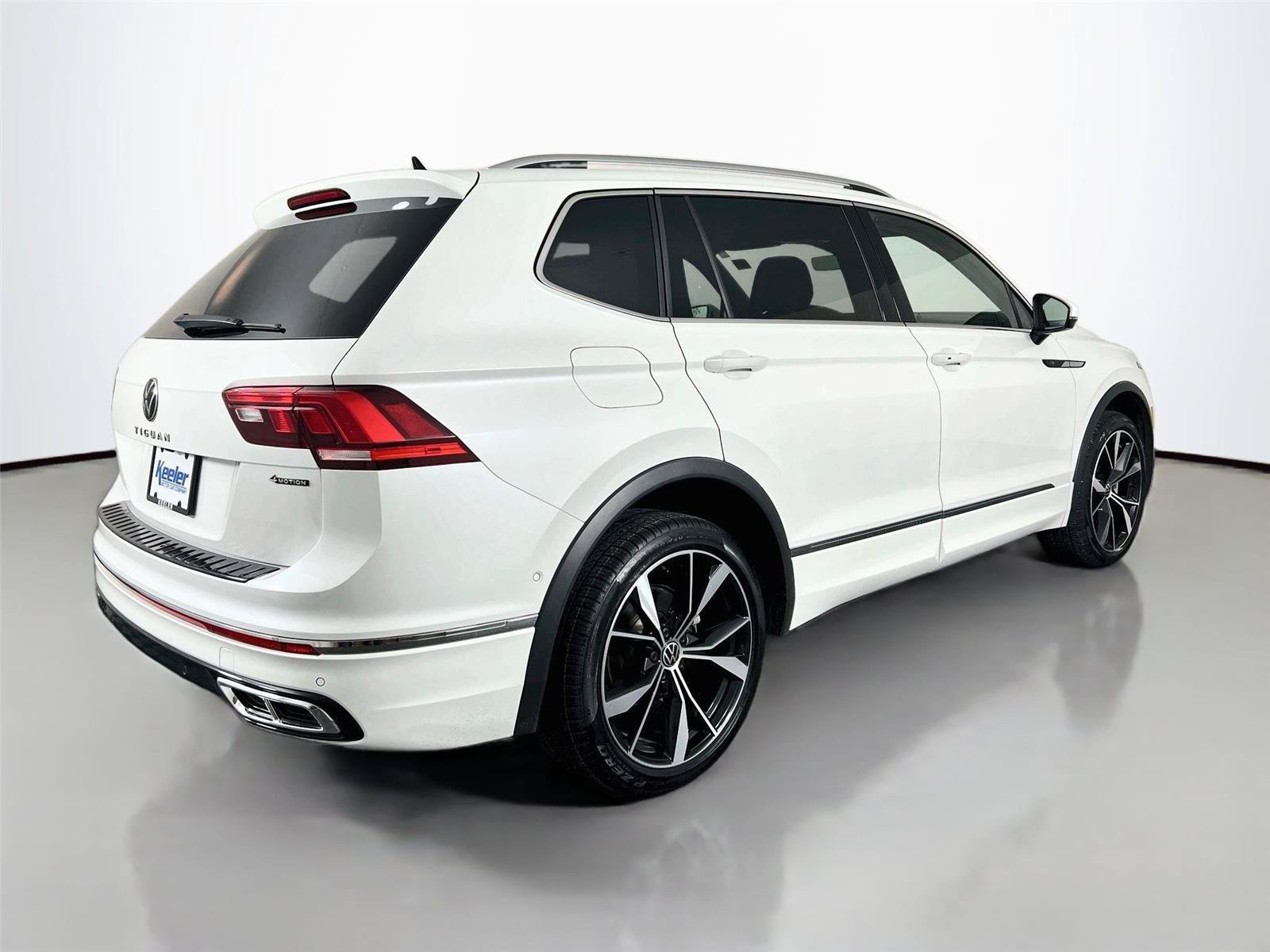 Used 2024 Volkswagen Tiguan SEL R-Line AWD/4WD image 6