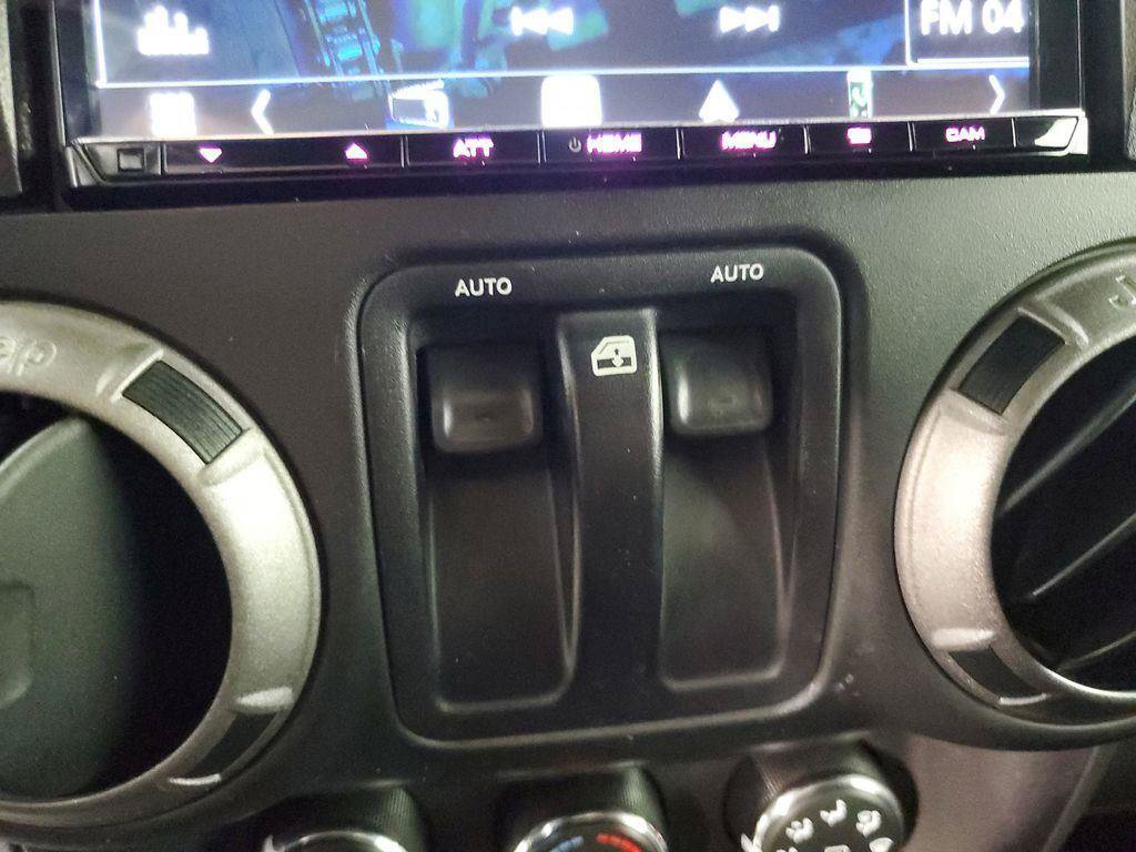 Used 2015 Jeep Wrangler Sport AWD/4WD image 15