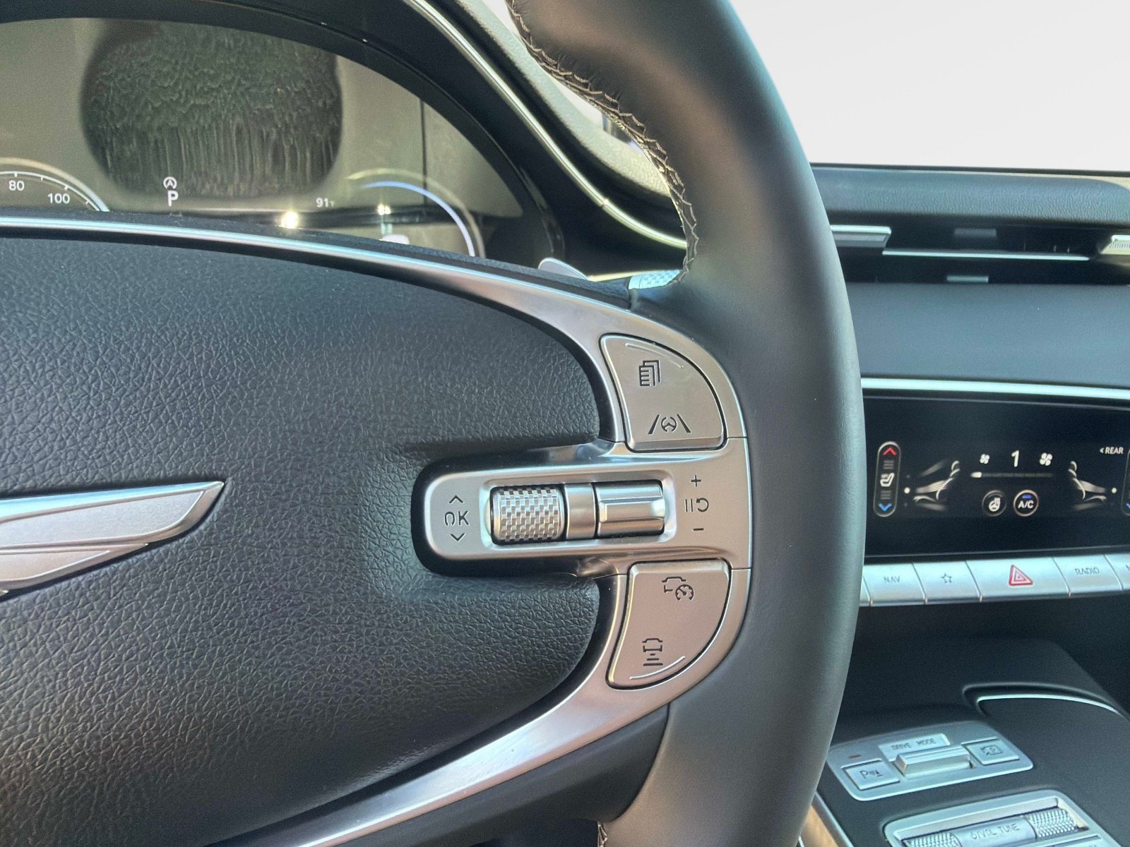 Used 2023 Genesis GV70 2.5T w/ Select Package AWD/4WD image 25