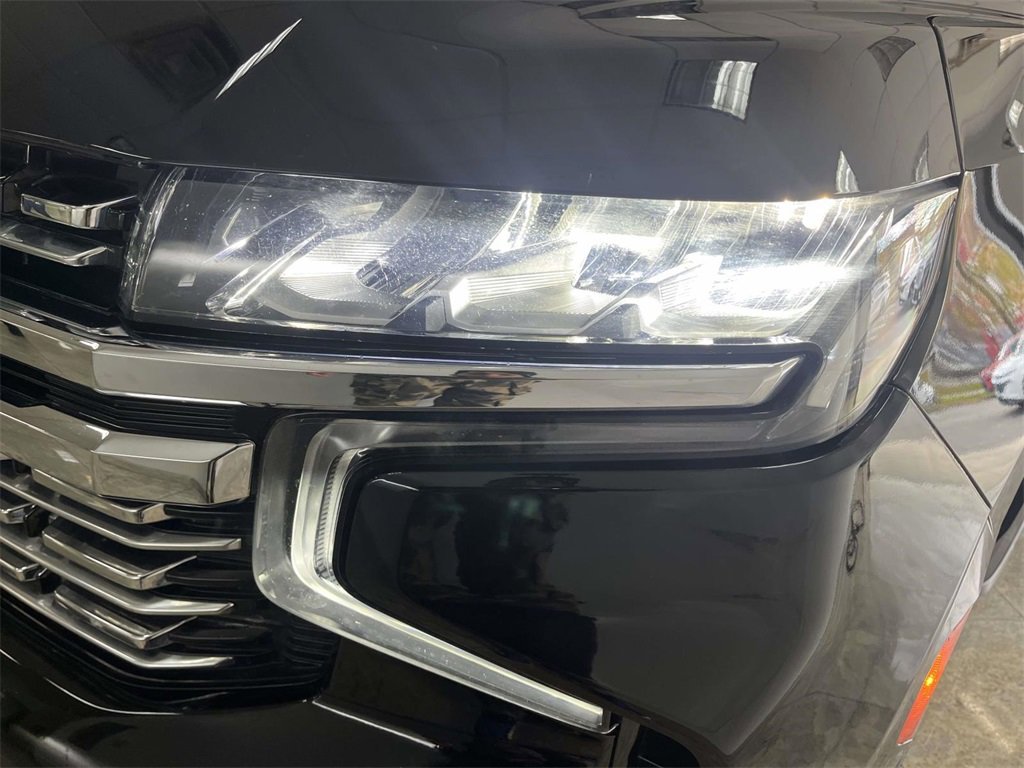 Used 2024 Chevrolet Suburban Premier image 8