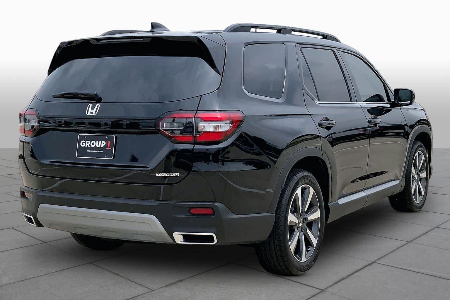 Used 2025 Honda Pilot Touring image 13