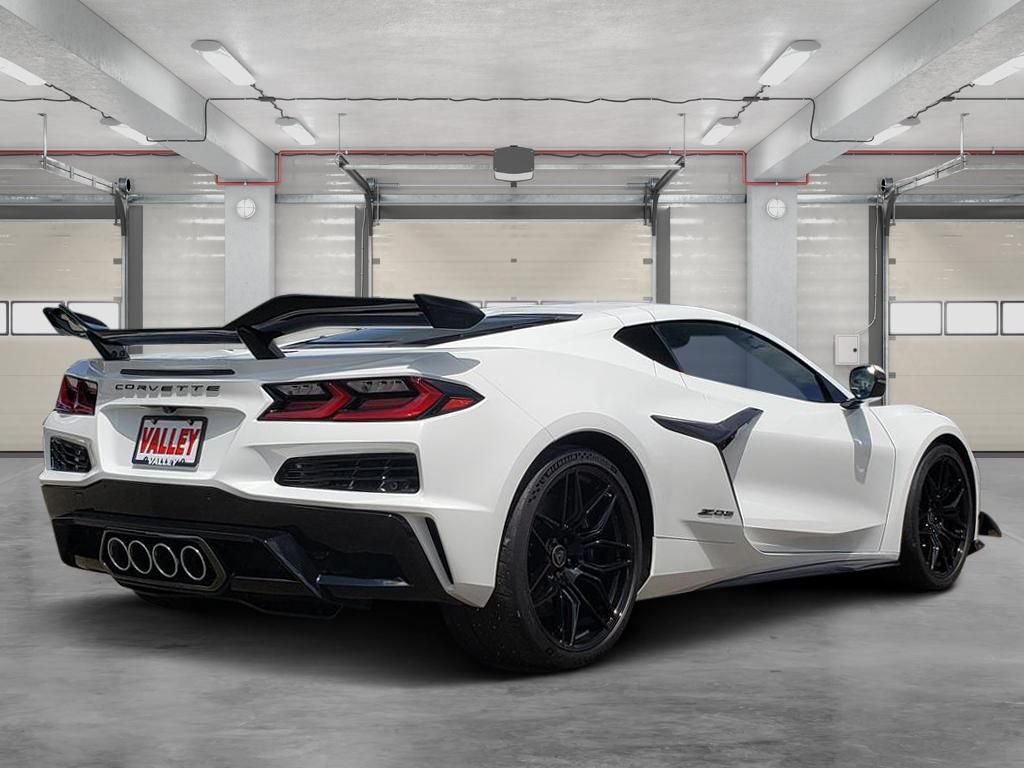 New 2026 Chevrolet Corvette Z06 w/ Z07 Performance Package RWD image 3