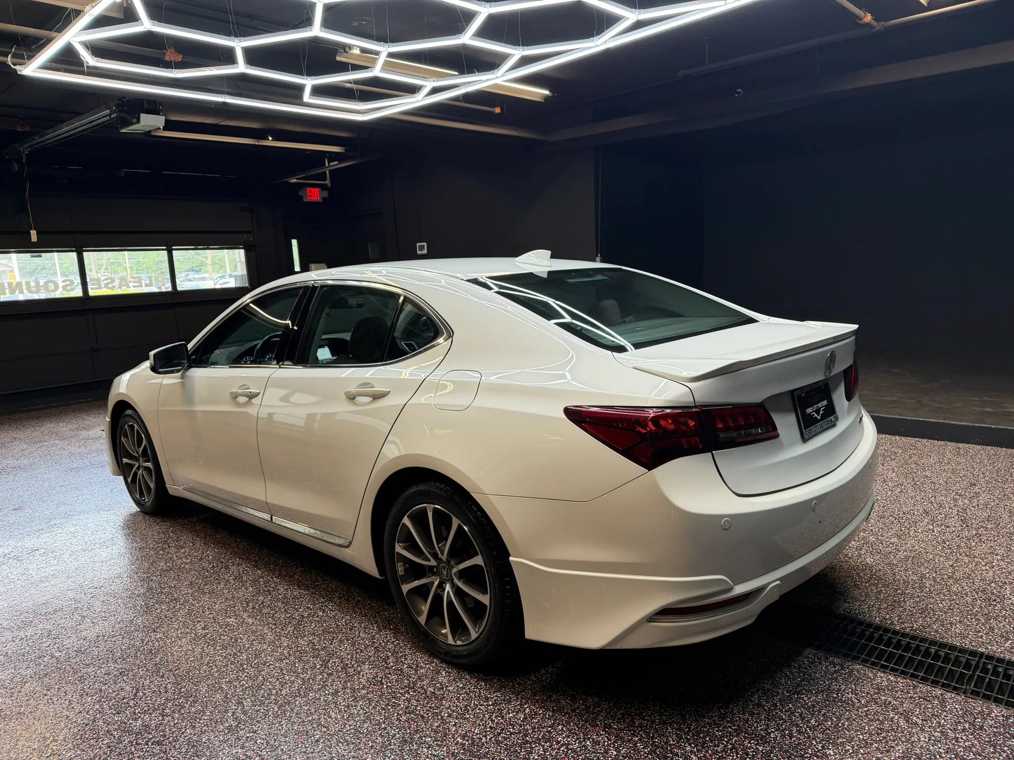 Used 2017 Acura TLX V6 SH-AWD w/ Advance Package image 5