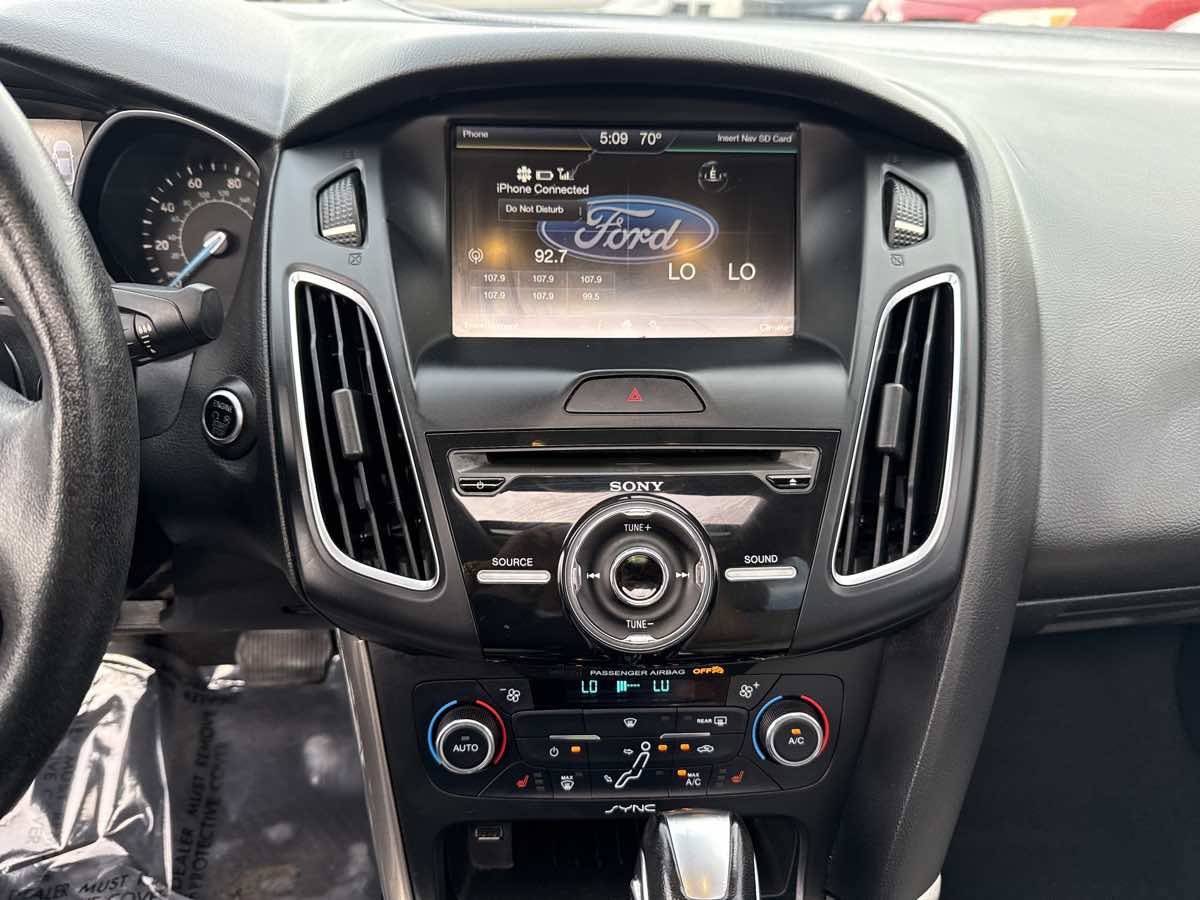 Used 2015 Ford Focus Titanium image 28