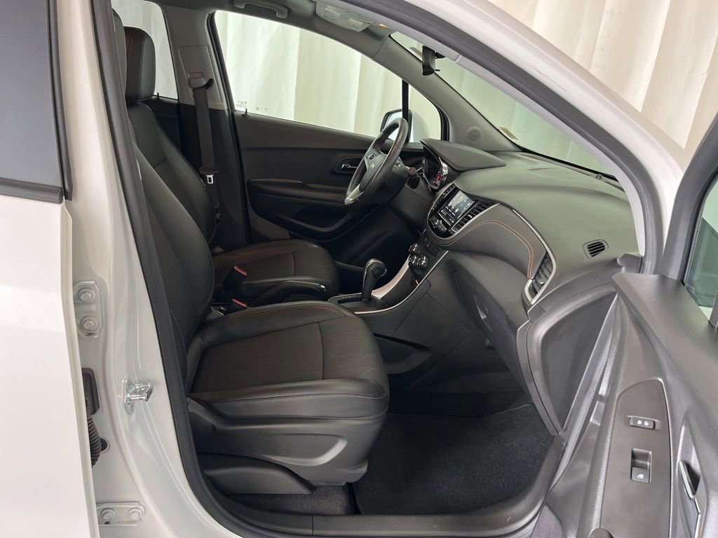 Used 2022 Chevrolet Trax LT w/ Driver Confidence Package image 19