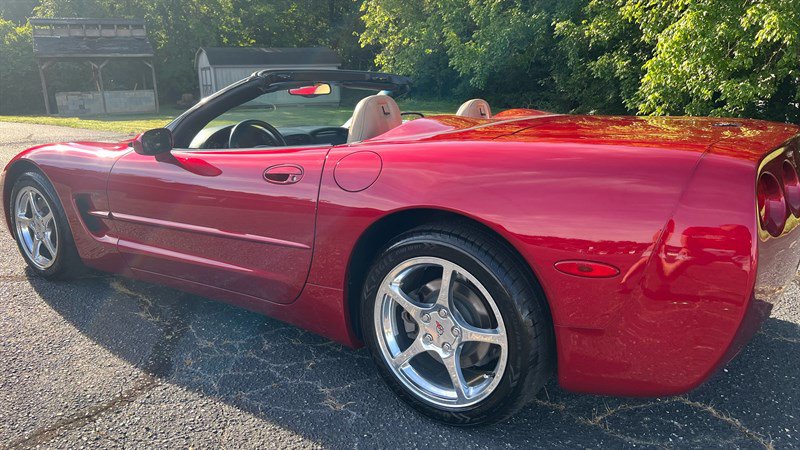 Used 2001 Chevrolet Corvette Convertible w/ Preferred Equipment Group2 RWD image 4