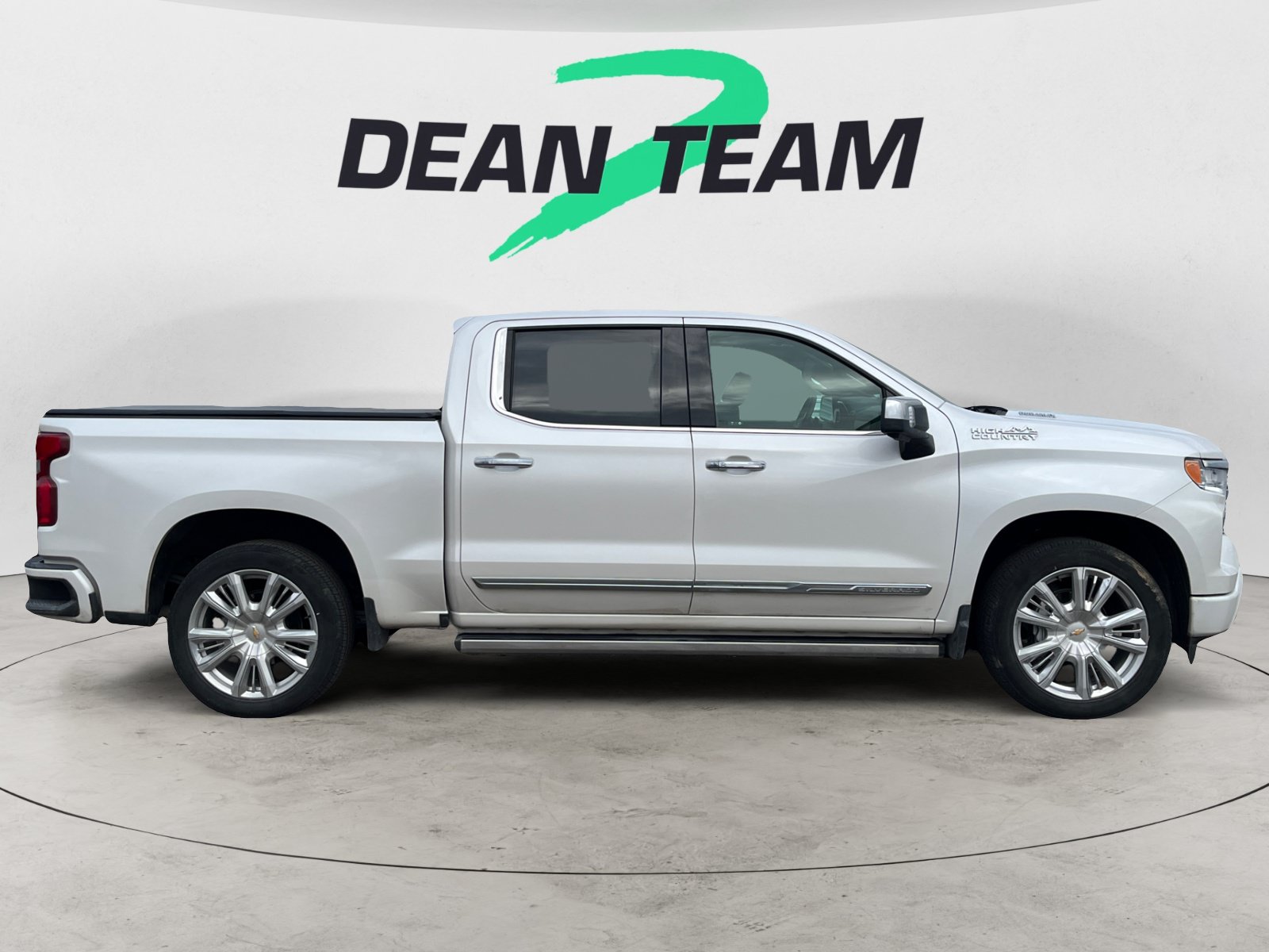Used 2024 Chevrolet Silverado 1500 High Country w/ High Country Premium Package AWD/4WD image 10