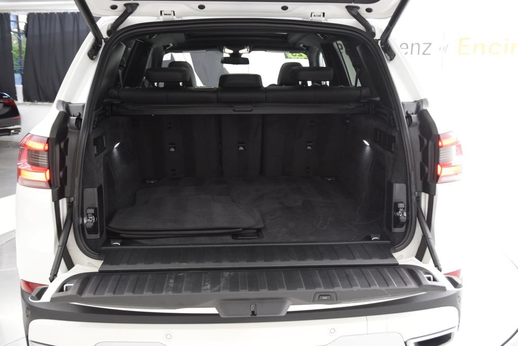 Used 2022 BMW X5 xDrive40i w/ Parking Assistance Package AWD/4WD image 29