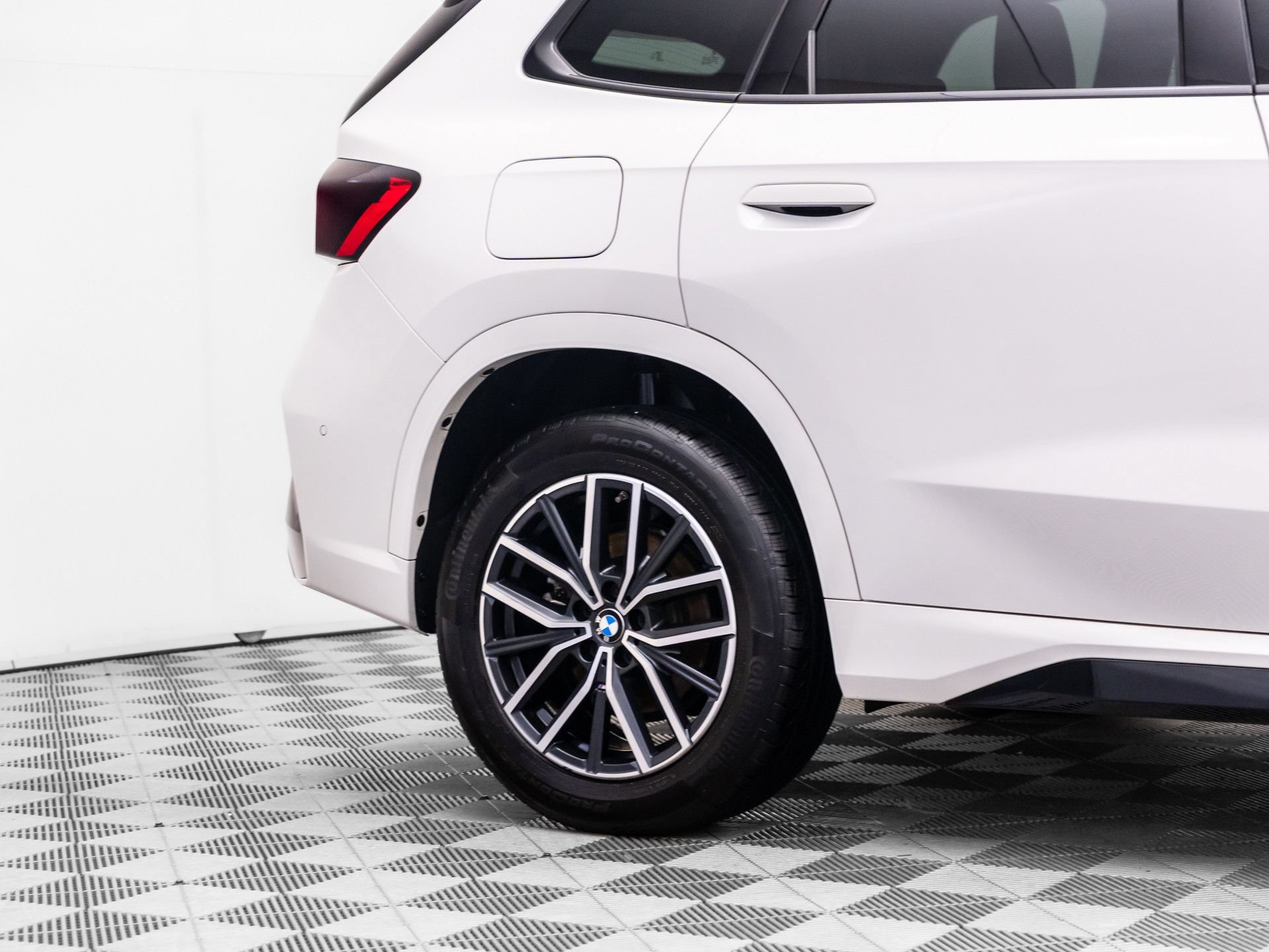 Used 2024 BMW X1 xDrive28i w/ M Sport Package AWD/4WD image 35