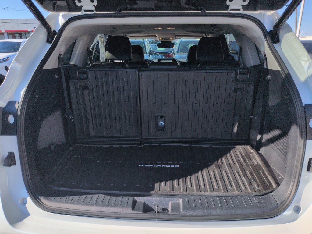 Certified 2022 Toyota Highlander XLE AWD/4WD image 23