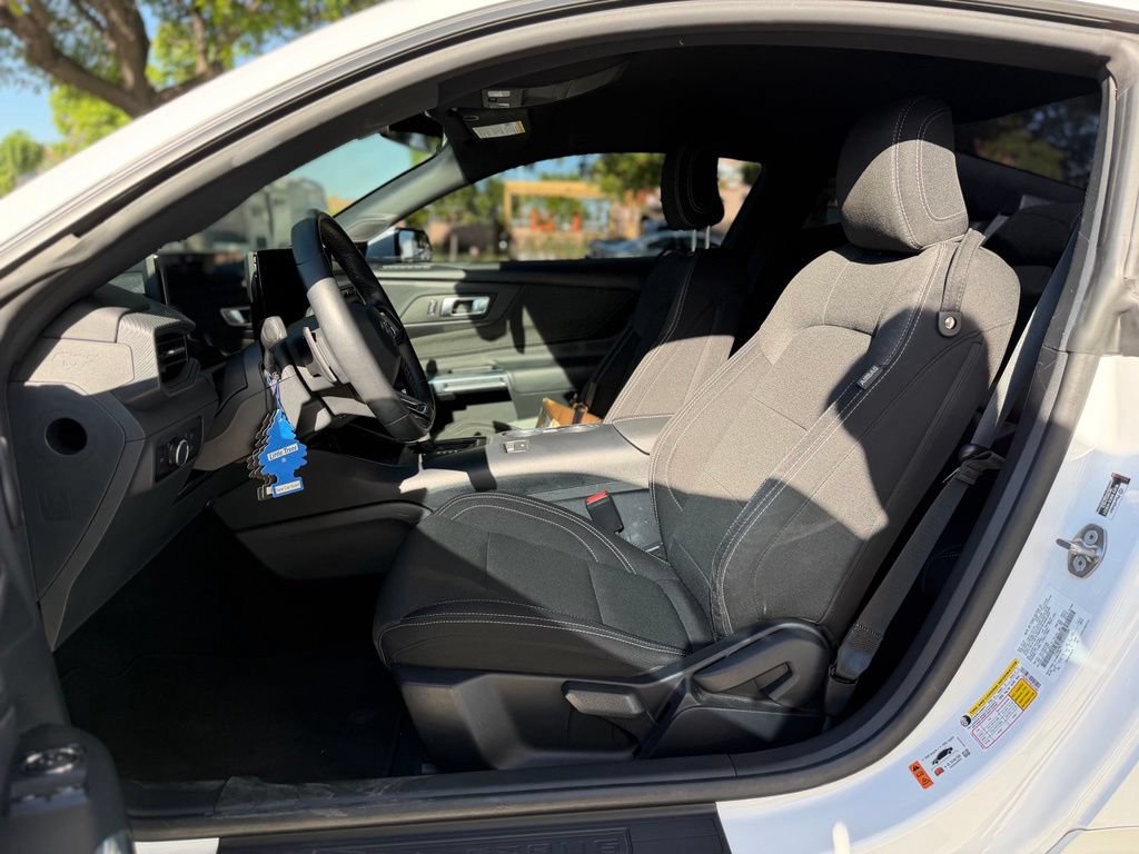Used 2024 Ford Mustang GT RWD image 4
