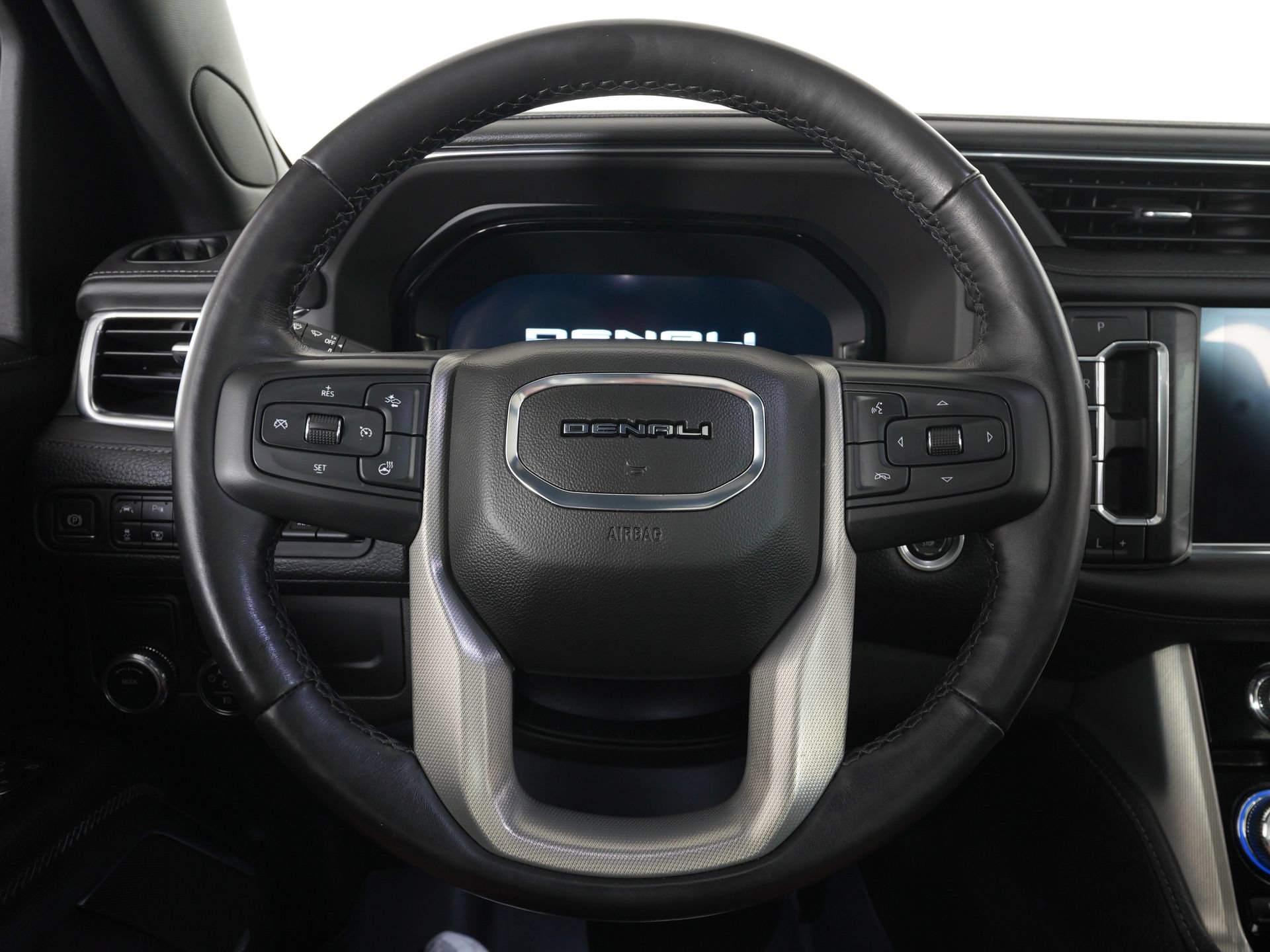 Used 2022 GMC Yukon Denali RWD image 19