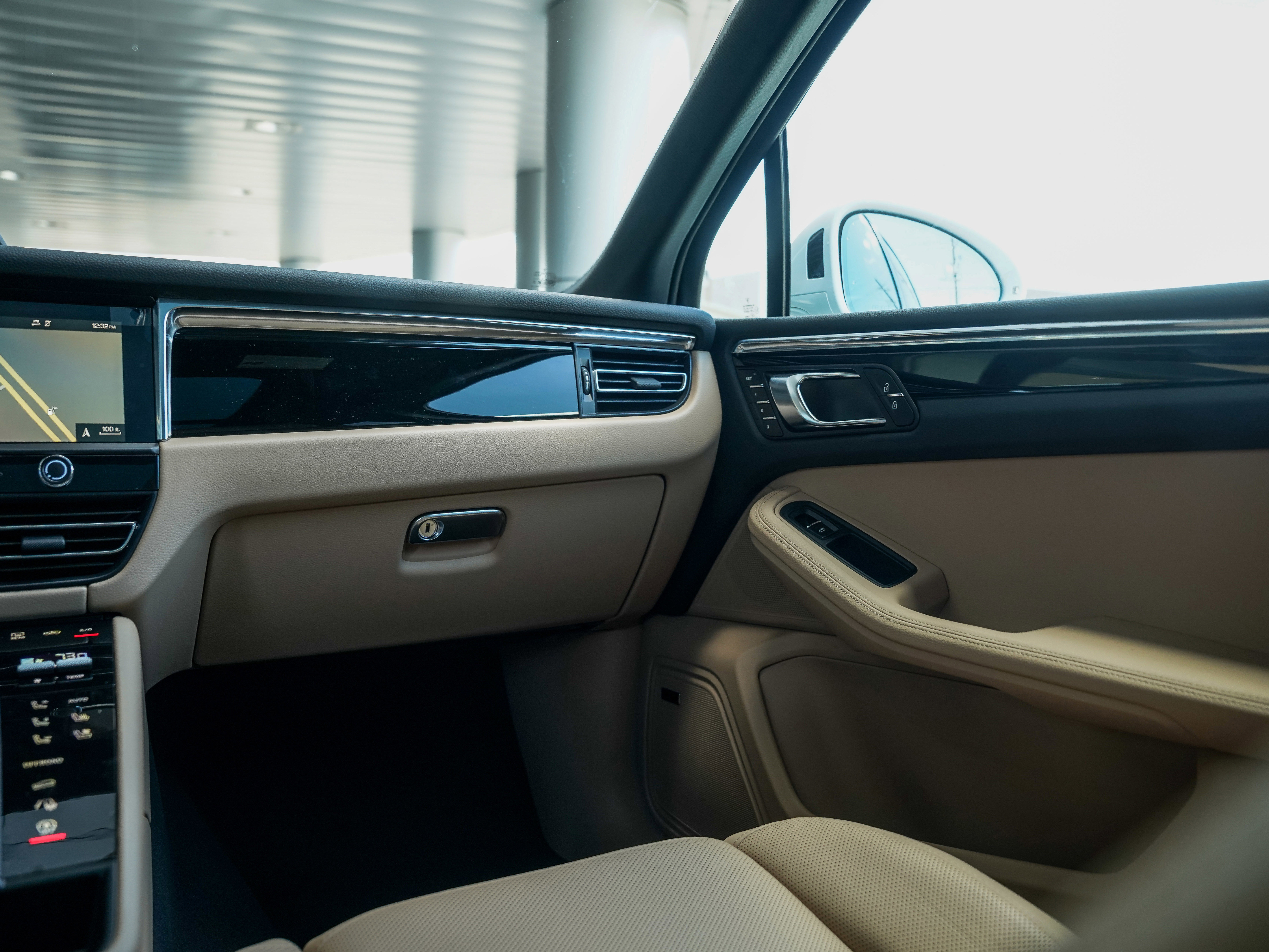 Certified 2025 Porsche Macan image 26