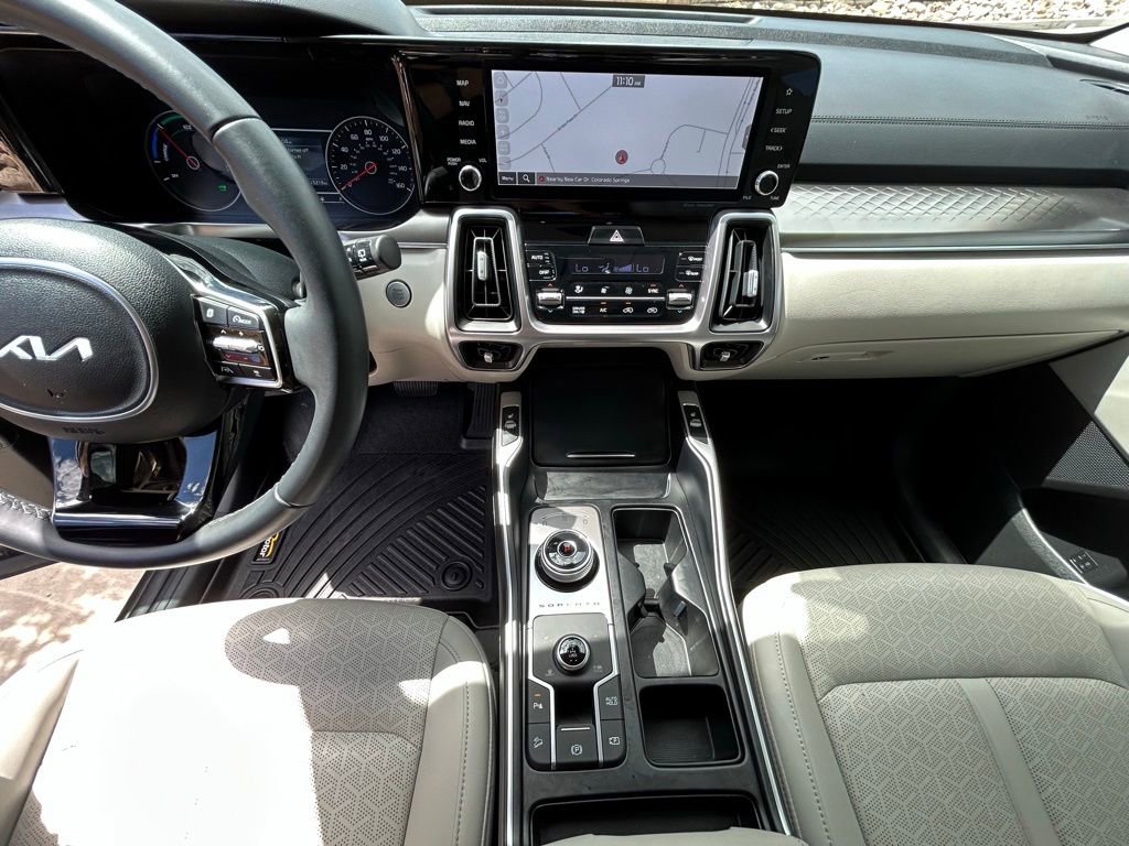 Used 2024 Kia Sorento EX w/ Panoramic Sunroof Package AWD/4WD image 18