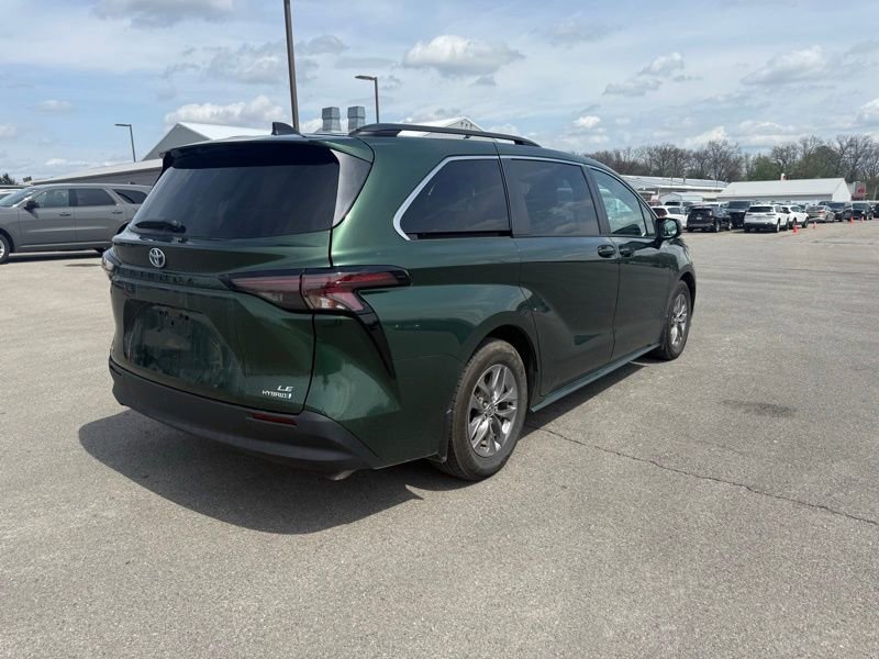 Used 2023 Toyota Sienna LE image 6